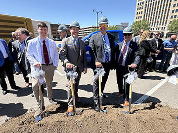 L-R, P4 student Dylan Montgomery, Asst. Dean Bradley Newell, Dean Ronald Ragan and KU Chancellor Doug Girod.